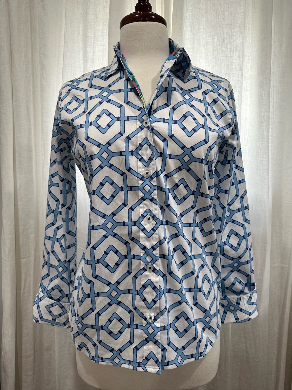 TIZZIE BUTTON UP LONG SLEEVE SHIRT BLUE WHITE GEOMETRIC ALL OVER PRINT SMALL
